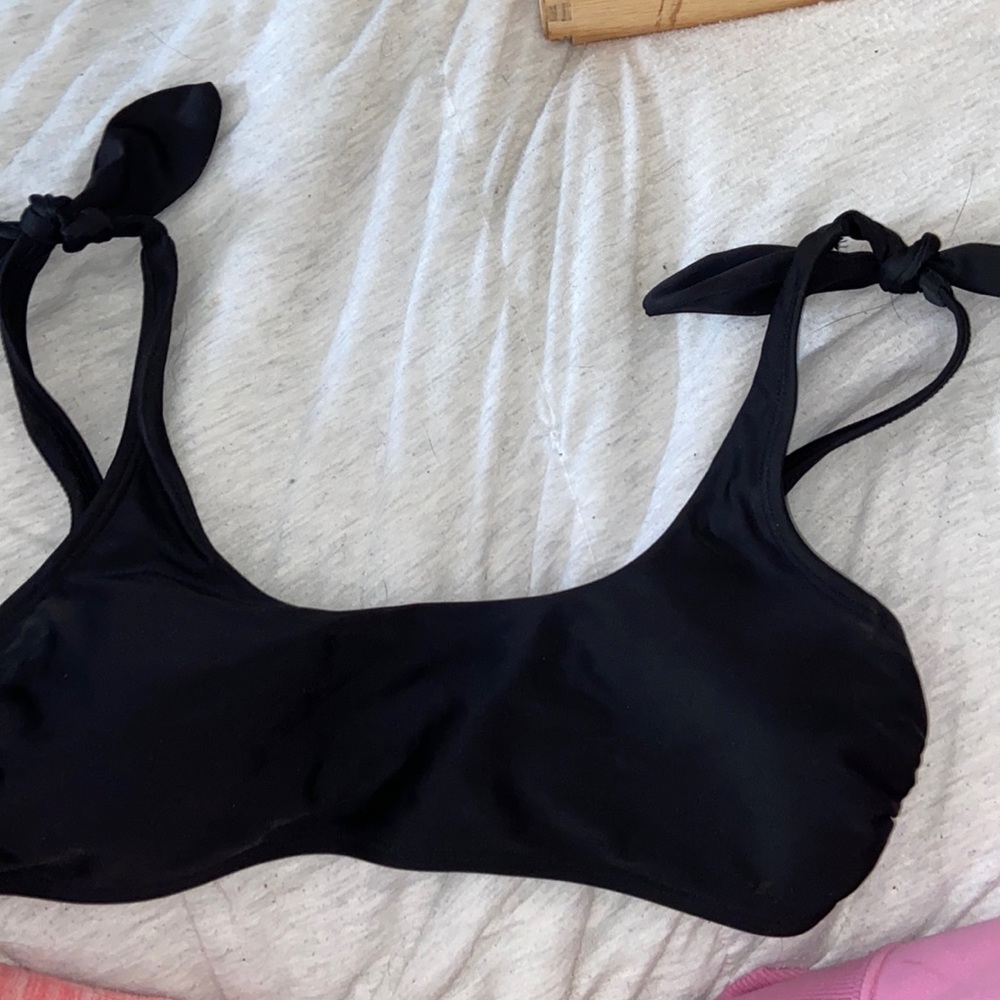 Black bikini top